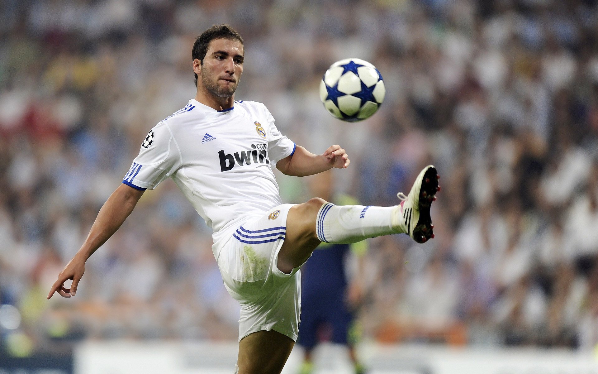 西甲最新形势：莱比锡高居榜首，北京国安强势追赶，冠军归属成迷